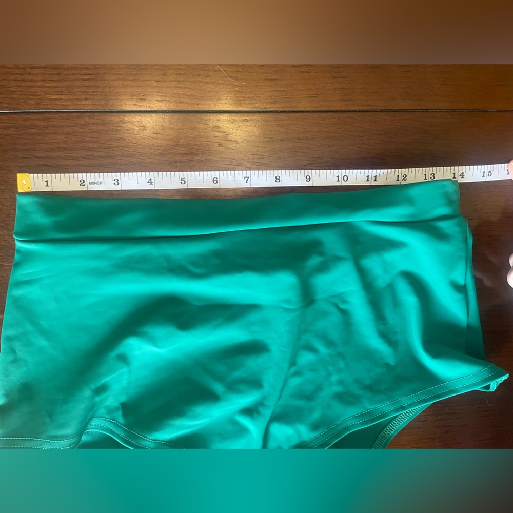Lunalae luxury pole shorts in emerald green! High-Waist Athletic Shorts! - Picture 6 of 8